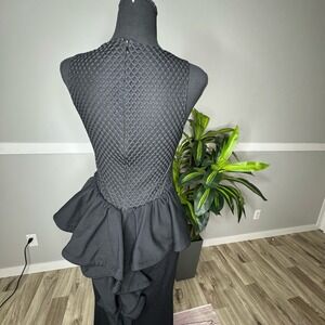 Xscape Women's Black Evening Formal Dress Ruffled‎ Peplum Mermaid Size 4